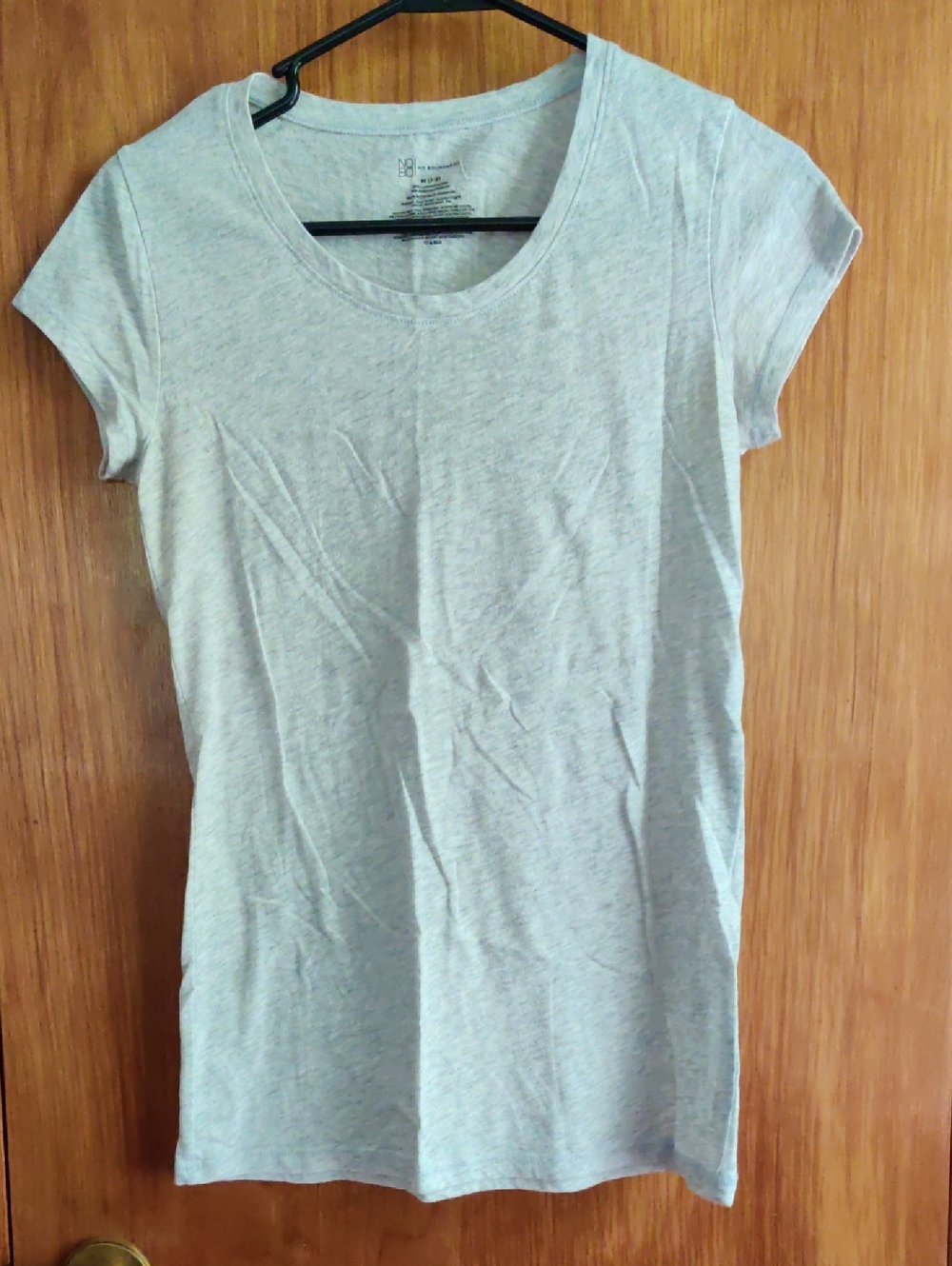 No Boundaries Light Gray Scoop Neck Short Sleeve Tee